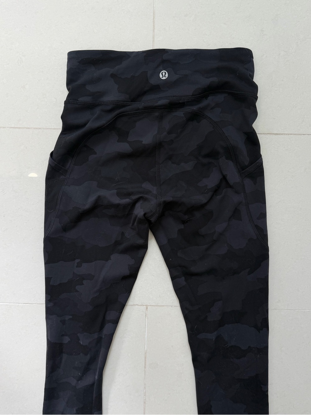 Womens Lululemon Black Camo Leggings Size 4 - Picture 4 of 10
